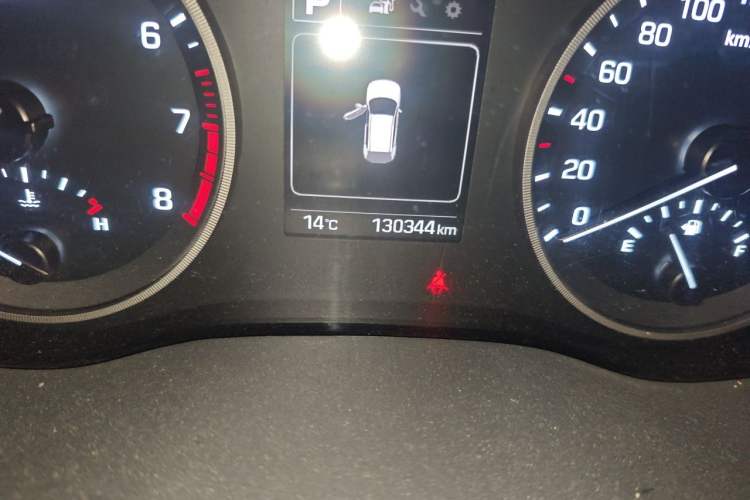 Used Hyundai Tucson 2015 1.6T Dual-Clutch Two-Wheel-Drive Smart Model Odometer Close Up