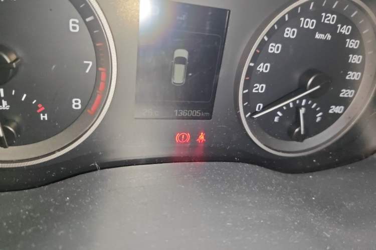Used Hyundai Tucson 2015 1.6T Dual-Clutch Two-Wheel-Drive Smart Model Odometer Close Up