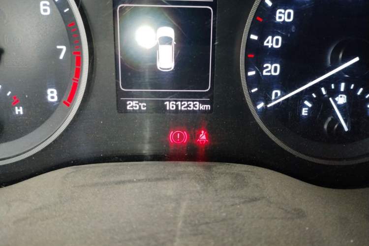 Used Hyundai Tucson 2015 1.6T Dual-Clutch Two-Wheel-Drive Smart Model Odometer Close Up