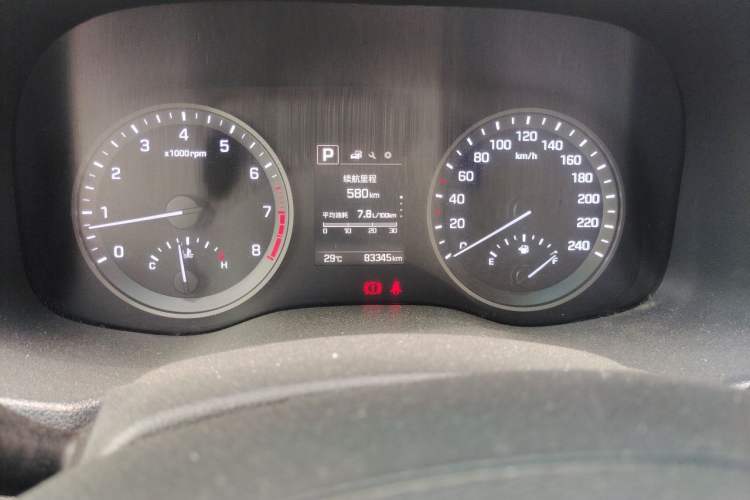 Used Hyundai Tucson 2015 1.6T Dual-Clutch Two-Wheel-Drive Smart Model Odometer Close Up
