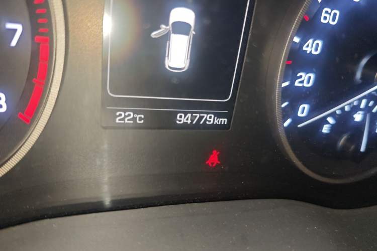 Used Hyundai Tucson 2015 1.6T Dual-Clutch Two-Wheel-Drive Smart Model Odometer Close Up