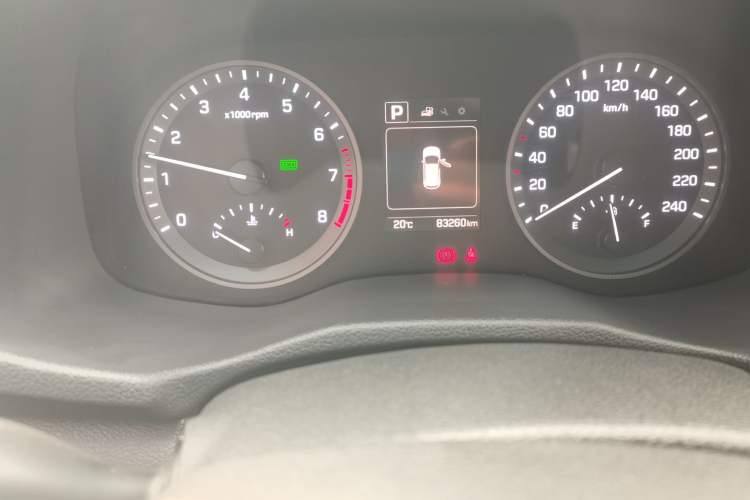 Used Hyundai Tucson 2015 1.6T Dual-Clutch Two-Wheel-Drive Smart Model Odometer Close Up