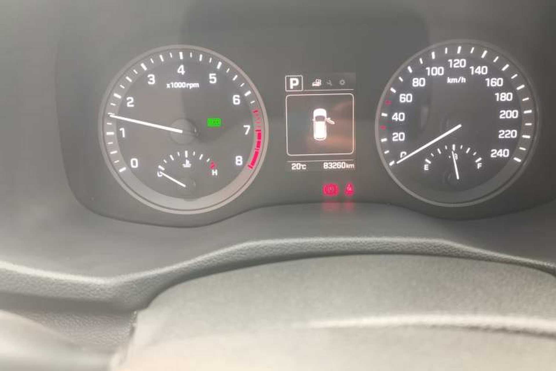 Used Hyundai Tucson 2015 1.6T Dual-Clutch Two-Wheel-Drive Smart Model Odometer Close Up