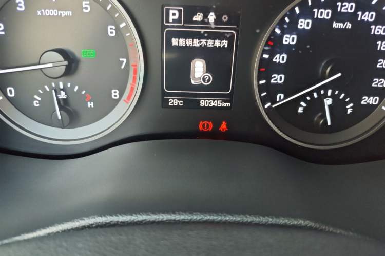 Used Hyundai Tucson 2015 1.6T Dual-Clutch Two-Wheel-Drive Smart Model Odometer Close Up