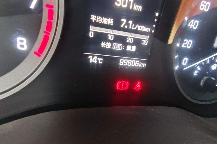 Used Hyundai Tucson 2015 1.6T Dual-Clutch Two-Wheel-Drive Smart Model Odometer Close Up