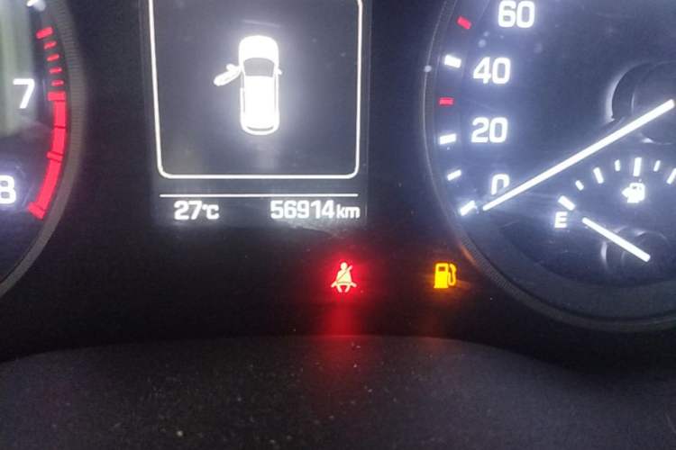 Used Hyundai Tucson 2015 1.6T Dual-Clutch Two-Wheel-Drive Smart Model Odometer Close Up