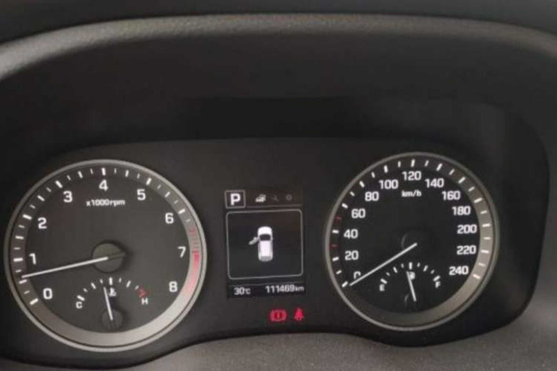 Used Hyundai Tucson 2015 1.6T Dual-Clutch Two-Wheel-Drive Smart Model Odometer Close Up