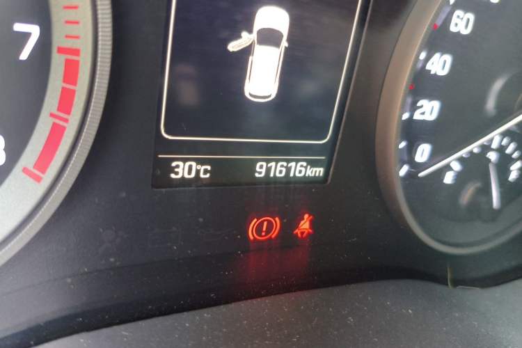 Used Hyundai Tucson 2015 1.6T Dual-Clutch Two-Wheel-Drive Smart Model Odometer Close Up