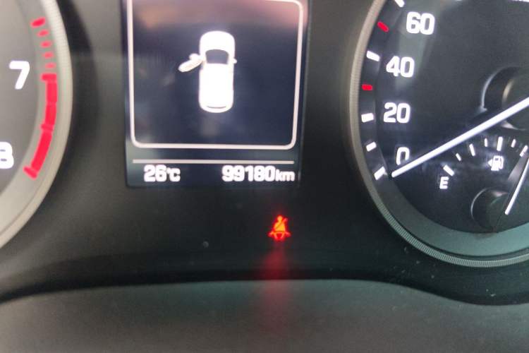 Used Hyundai Tucson 2015 1.6T Dual-Clutch Two-Wheel-Drive Smart Model Odometer Close Up