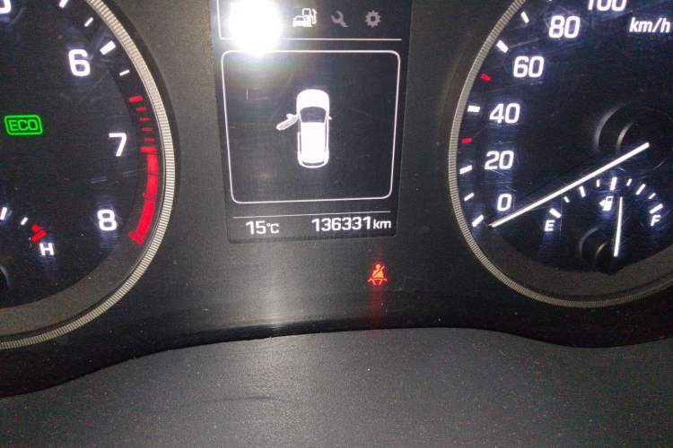 Used Hyundai Tucson 2015 1.6T Dual-Clutch Two-Wheel-Drive Smart Model Odometer Close Up