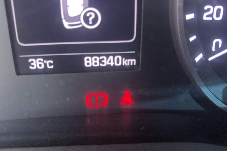 Used Hyundai Tucson 2015 1.6T Dual-Clutch Two-Wheel-Drive Leading Model Odometer Close Up