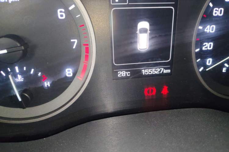 Used Hyundai Tucson 2015 1.6T Dual-Clutch Two-Wheel-Drive Smart Model Odometer Close Up