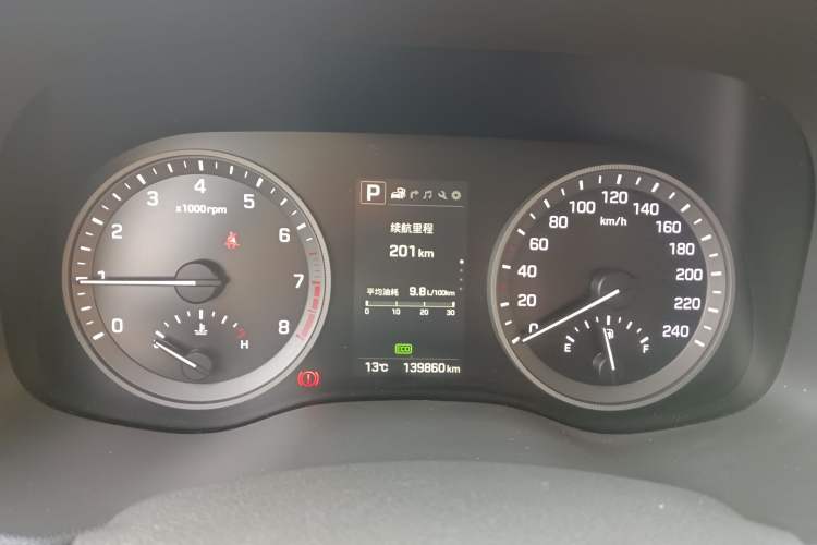 Used Hyundai Tucson 2015 1.6T Dual-Clutch Four-Wheel Drive Flagship Model Odometer Close Up
