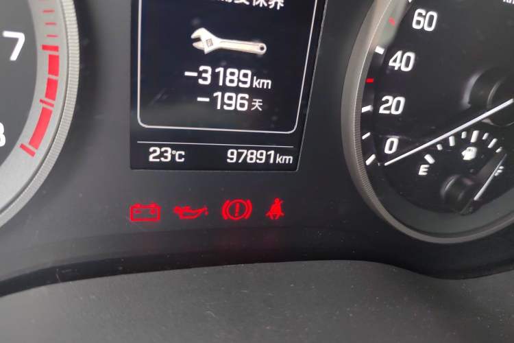Used Hyundai Tucson 2015 1.6T Dual-Clutch Two-Wheel-Drive Leading Model Odometer Close Up