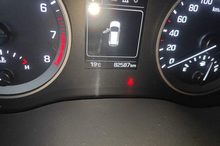Used Hyundai Tucson 2015 1.6T Dual-Clutch Two-Wheel-Drive Smart Model Odometer Close Up