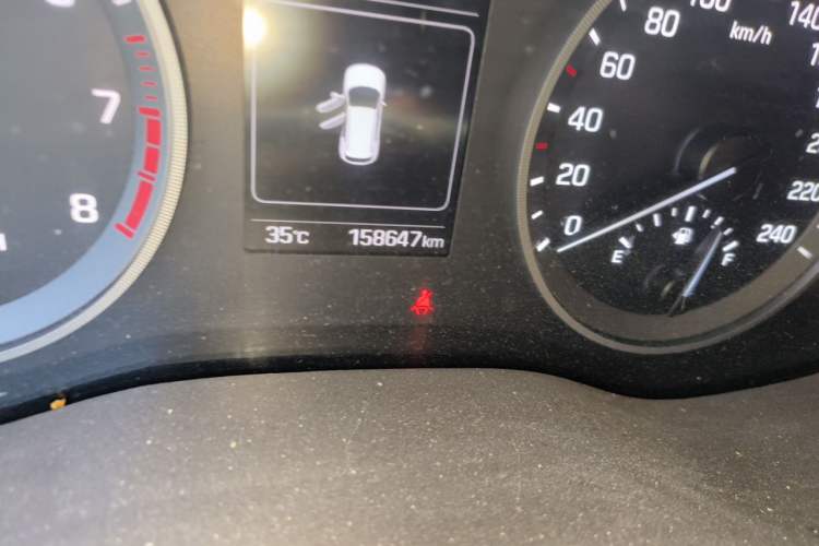 Used Hyundai Tucson 2015 1.6T Dual-Clutch Two-Wheel-Drive Smart Model Odometer Close Up