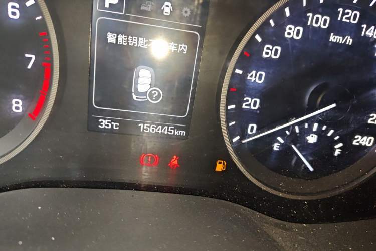 Used Hyundai Tucson 2015 1.6T Dual-Clutch Two-Wheel-Drive Smart Model Odometer Close Up