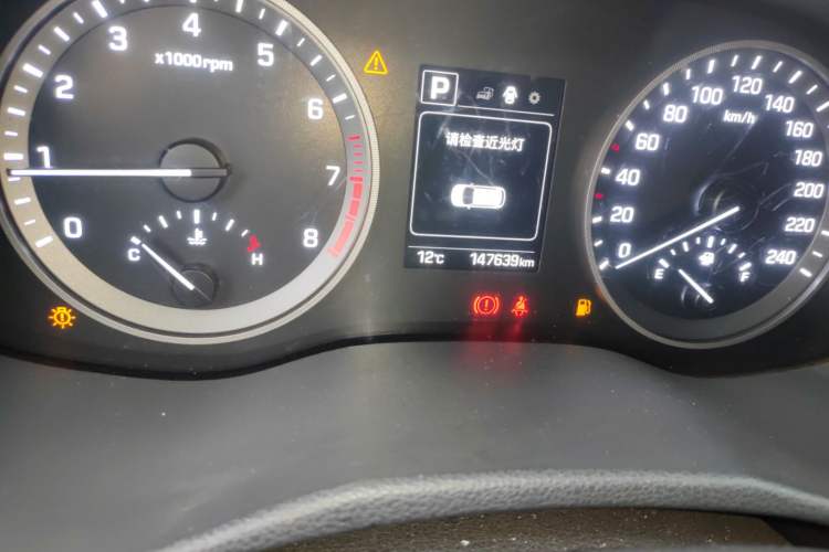 Used Hyundai Tucson 2015 1.6T Dual-Clutch Two-Wheel-Drive Smart Model Odometer Close Up