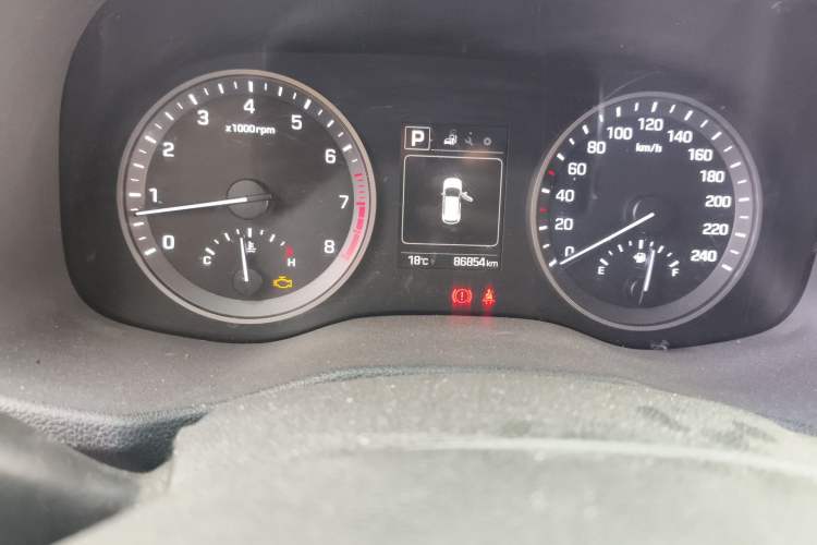 Used Hyundai Tucson 2015 1.6T Dual-Clutch Two-Wheel-Drive Smart Model Odometer Close Up