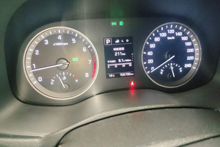 Used Hyundai Tucson 2015 1.6T Dual-Clutch Two-Wheel-Drive Smart Model Odometer Close Up