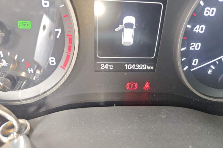 Used Hyundai Tucson 2015 1.6T Dual-Clutch Two-Wheel-Drive Smart Model Odometer Close Up