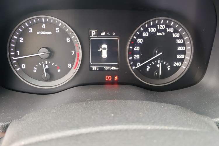 Used Hyundai Tucson 2015 1.6T Dual-Clutch Two-Wheel-Drive Smart Model Odometer Close Up
