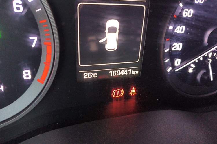 Used Hyundai Tucson 2015 1.6T Dual-Clutch Two-Wheel-Drive Smart Model Odometer Close Up