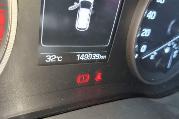 Used Hyundai Tucson 2015 1.6T Dual-Clutch Two-Wheel-Drive Smart Model Odometer Close Up