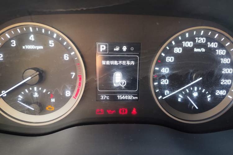 Used Hyundai Tucson 2015 2.0L Automatic Two-Wheel Drive Smart Version Odometer Close Up