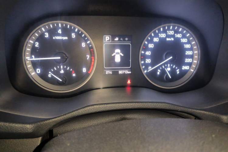 Used Hyundai Tucson 2015 1.6T Dual-Clutch Two-Wheel-Drive Leading Model Odometer Close Up