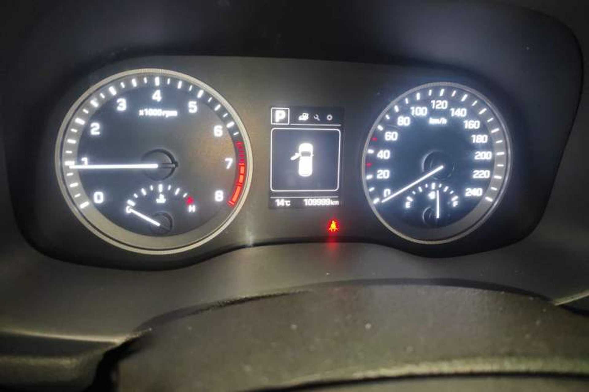 Used Hyundai Tucson 2015 1.6T Dual-Clutch Two-Wheel-Drive Leading Model Odometer Close Up