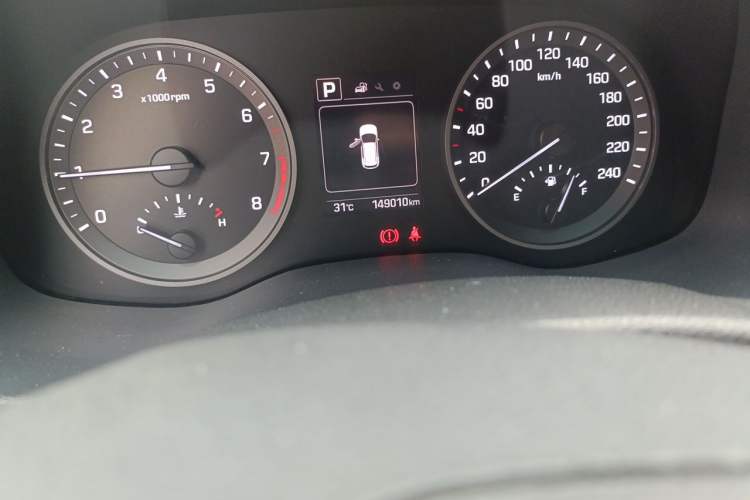 Used Hyundai Tucson 2015 1.6T Dual-Clutch Two-Wheel-Drive Smart Model Odometer Close Up