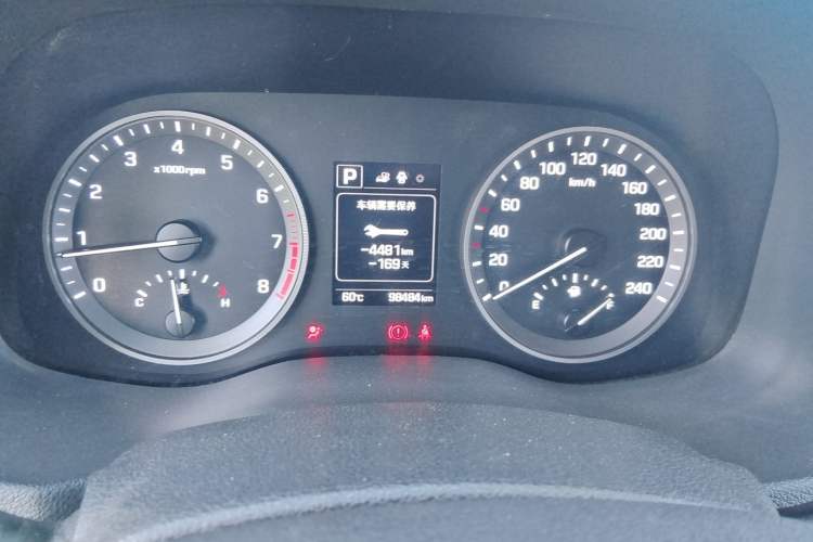 Used Hyundai Tucson 2015 1.6T Dual-Clutch Two-Wheel-Drive Smart Model Odometer Close Up