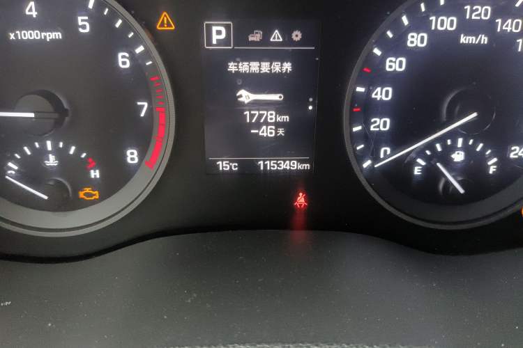 Used Hyundai Tucson 2015 1.6T Dual-Clutch Two-Wheel-Drive Leading Model Odometer Close Up