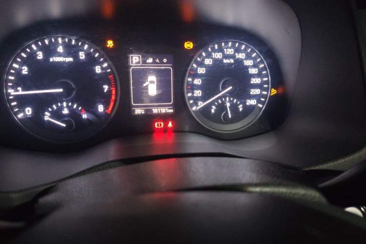 Used Hyundai Tucson 2015 1.6T Dual-Clutch Two-Wheel-Drive Smart Model Odometer Close Up