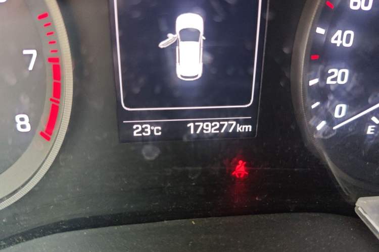 Used Hyundai Tucson 2015 2.0L Automatic Two-Wheel Drive Smart Version Odometer Close Up