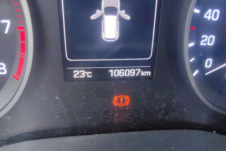 Used Hyundai Tucson 2015 1.6T Dual-Clutch Two-Wheel-Drive Smart Model Odometer Close Up