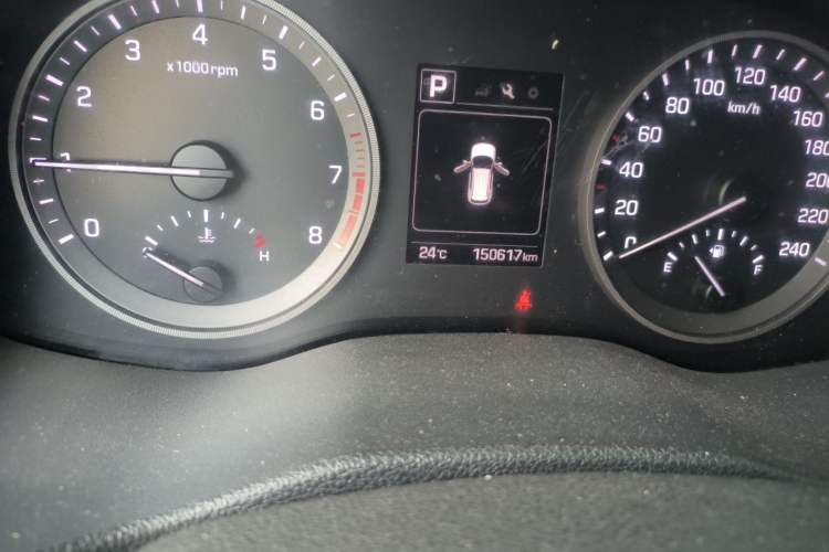 Used Hyundai Tucson 2015 1.6T Dual-Clutch Two-Wheel-Drive Leading Model Odometer Close Up