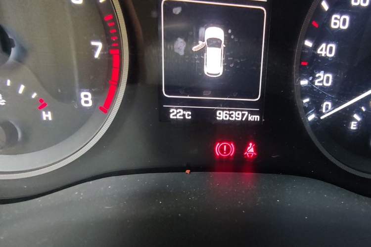Used Hyundai Tucson 2015 1.6T Dual-Clutch Two-Wheel-Drive Smart Model Odometer Close Up