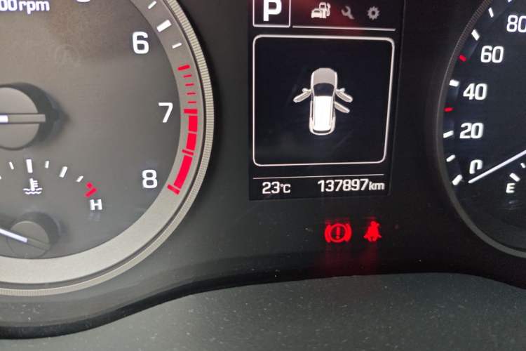 Used Hyundai Tucson 2015 1.6T Dual-Clutch Two-Wheel-Drive Leading Model Odometer Close Up