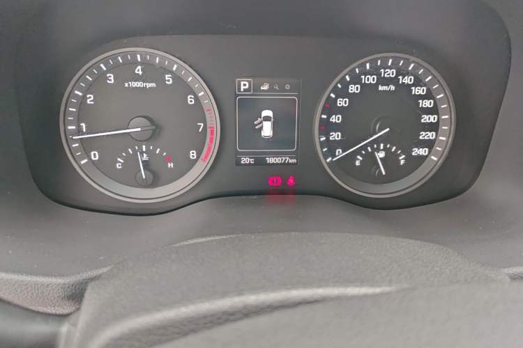 Used Hyundai Tucson 2015 1.6T Dual-Clutch Two-Wheel-Drive Leading Model Odometer Close Up
