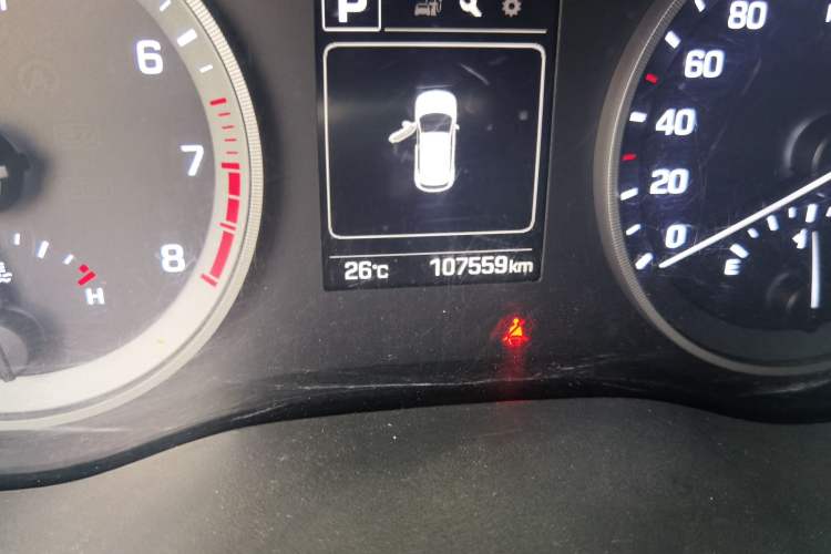Used Hyundai Tucson 2015 1.6T Dual-Clutch Two-Wheel-Drive Smart Model Odometer Close Up