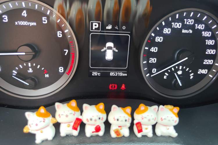 Used Hyundai Tucson 2015 1.6T Dual-Clutch Two-Wheel-Drive Smart Model Odometer Close Up