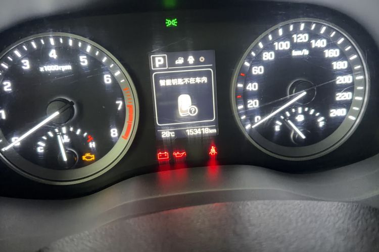 Used Hyundai Tucson 2015 1.6T Dual-Clutch Two-Wheel-Drive Smart Model Odometer Close Up