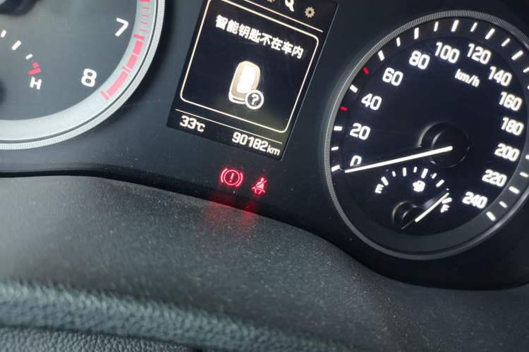 Used Hyundai Tucson 2015 1.6T Dual-Clutch Two-Wheel-Drive Smart Model Odometer Close Up