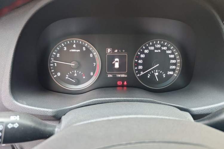 Used Hyundai Tucson 2015 1.6T Dual-Clutch Two-Wheel-Drive Smart Model Odometer Close Up