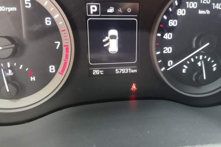 Used Hyundai Tucson 2015 1.6T Dual-Clutch Two-Wheel-Drive Smart Model Odometer Close Up
