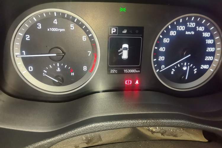 Used Hyundai Tucson 2015 1.6T Dual-Clutch Two-Wheel-Drive Smart Model Odometer Close Up