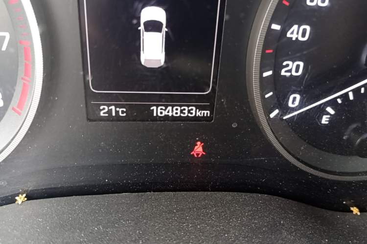 Used Hyundai Tucson 2015 2.0L Automatic Two-Wheel Drive Smart Version Odometer Close Up