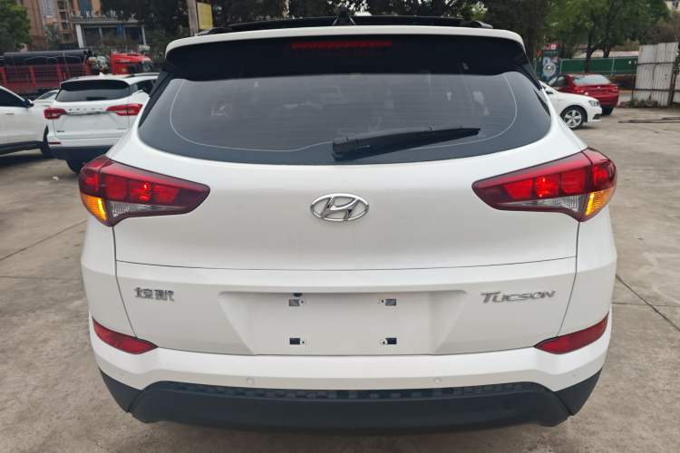 Used Hyundai Tucson 2015 2.0L Automatic Two-Wheel Drive Smart Version Rear